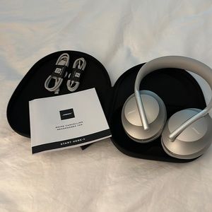 Bose Noise Canceling Headphones 700 series. Color Sylver.